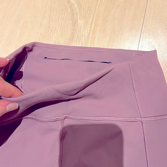 Lululemon In Movement 7/8 Tight *Everlux 25"
Moss Rose - Picture 6 of 7
